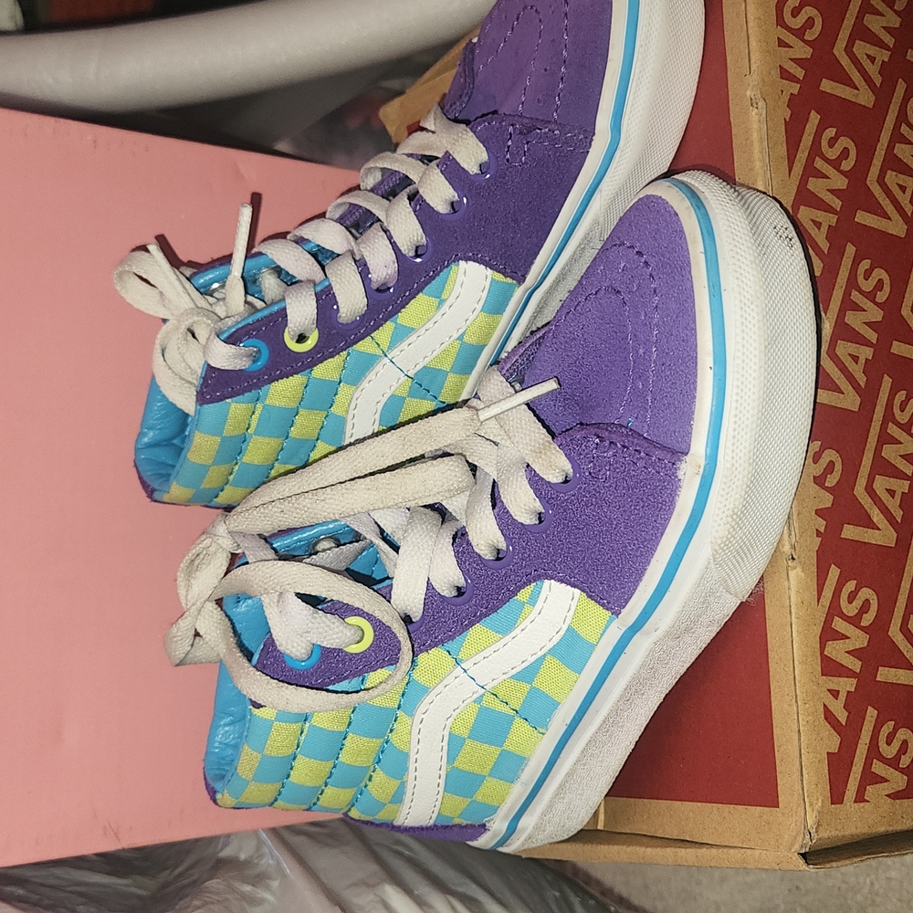 Crazy Check Vans Ultraviolet size 11. Super cute sneakers in great condition